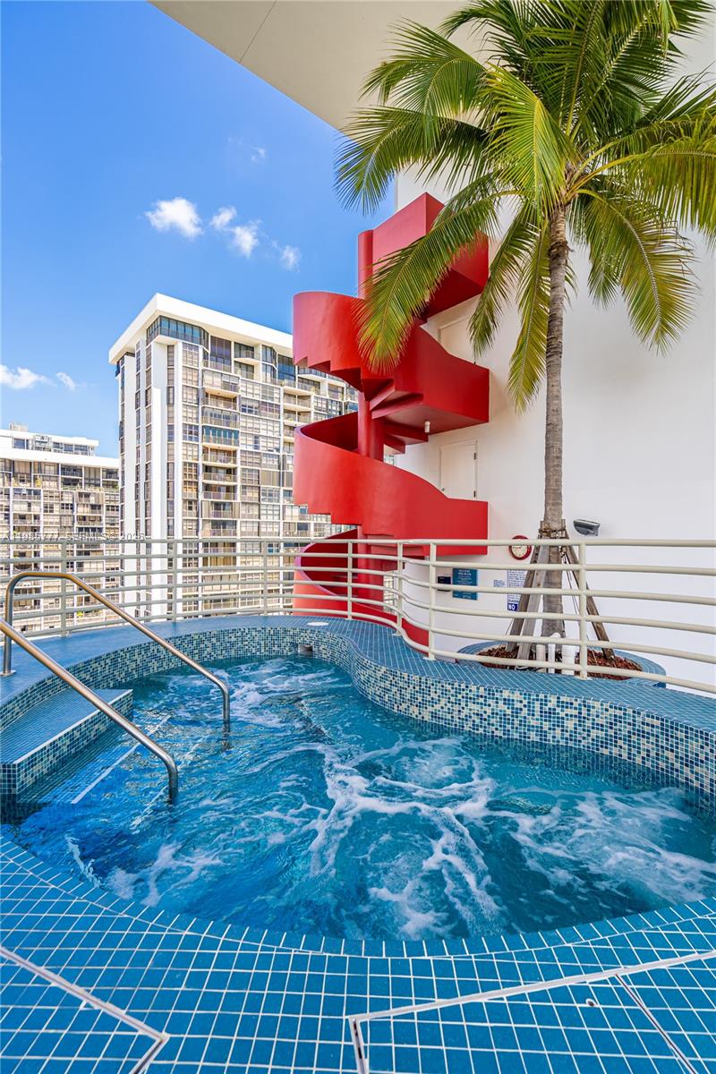 ATLANTIS ON BRICKELL COND - Residential