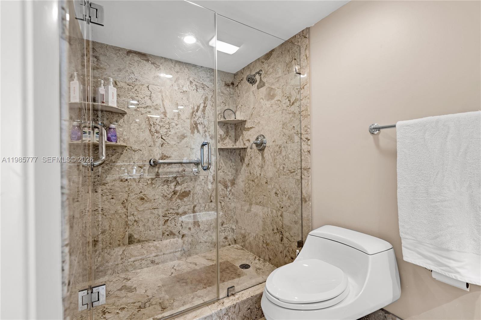 ATLANTIS ON BRICKELL COND - Residential