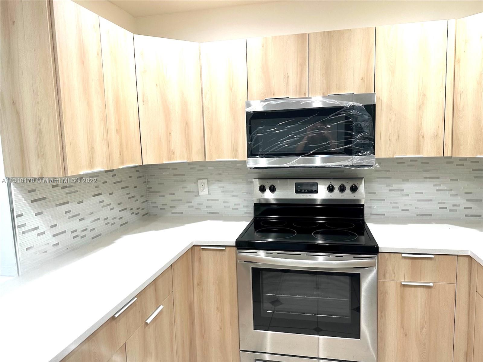 Photo 4 of 18 of listing 2904a9a7-9b6b-4d98-9a1e-da439f5e41b8 townhome