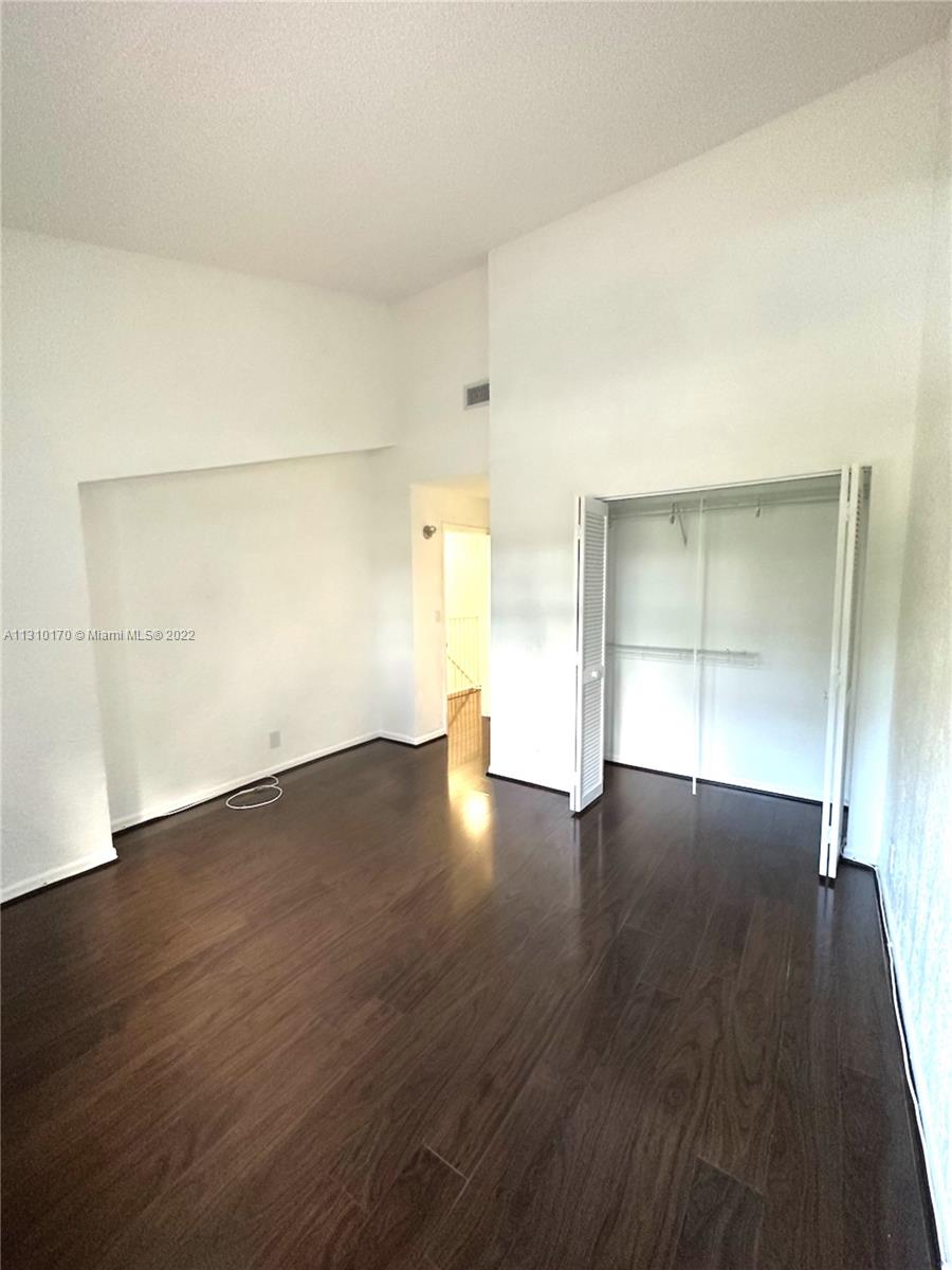 Photo 14 of 18 of listing 2904a9a7-9b6b-4d98-9a1e-da439f5e41b8 townhome