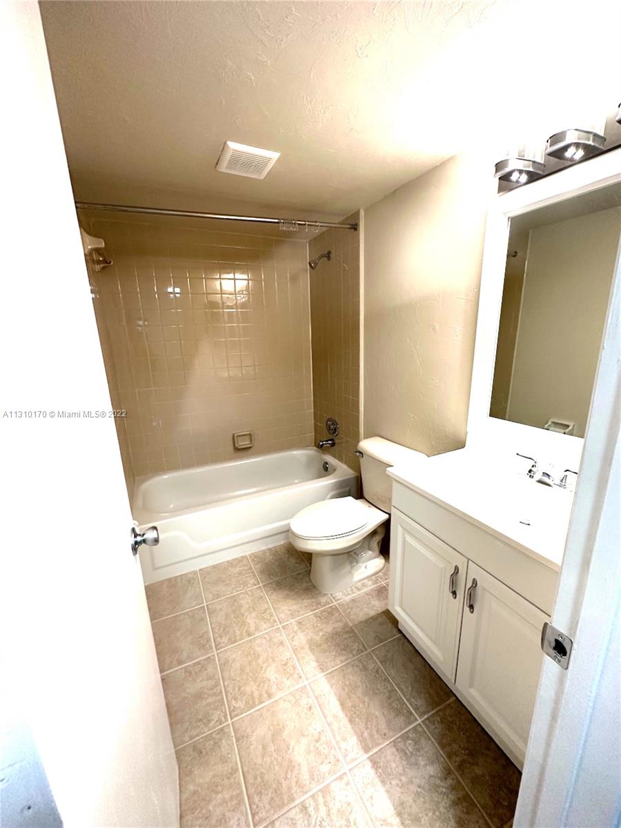 Photo 16 of 18 of listing 2904a9a7-9b6b-4d98-9a1e-da439f5e41b8 townhome