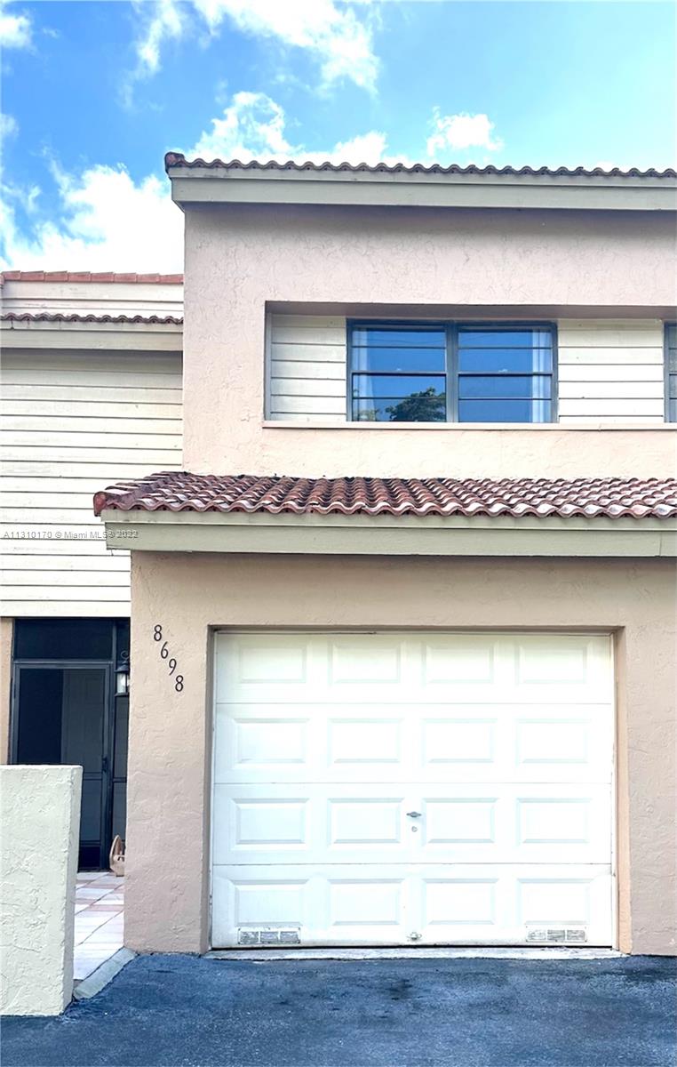 Photo 1 of 18 of listing 2904a9a7-9b6b-4d98-9a1e-da439f5e41b8 townhome