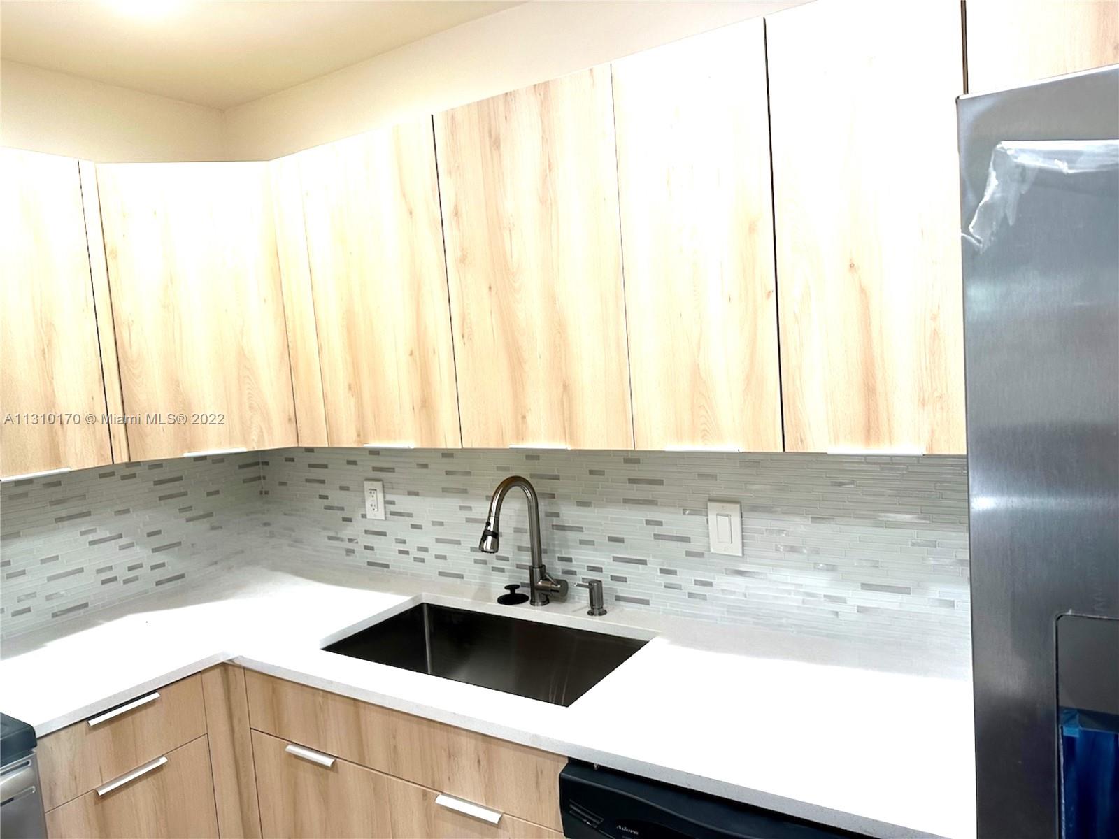 Photo 5 of 18 of listing 2904a9a7-9b6b-4d98-9a1e-da439f5e41b8 townhome