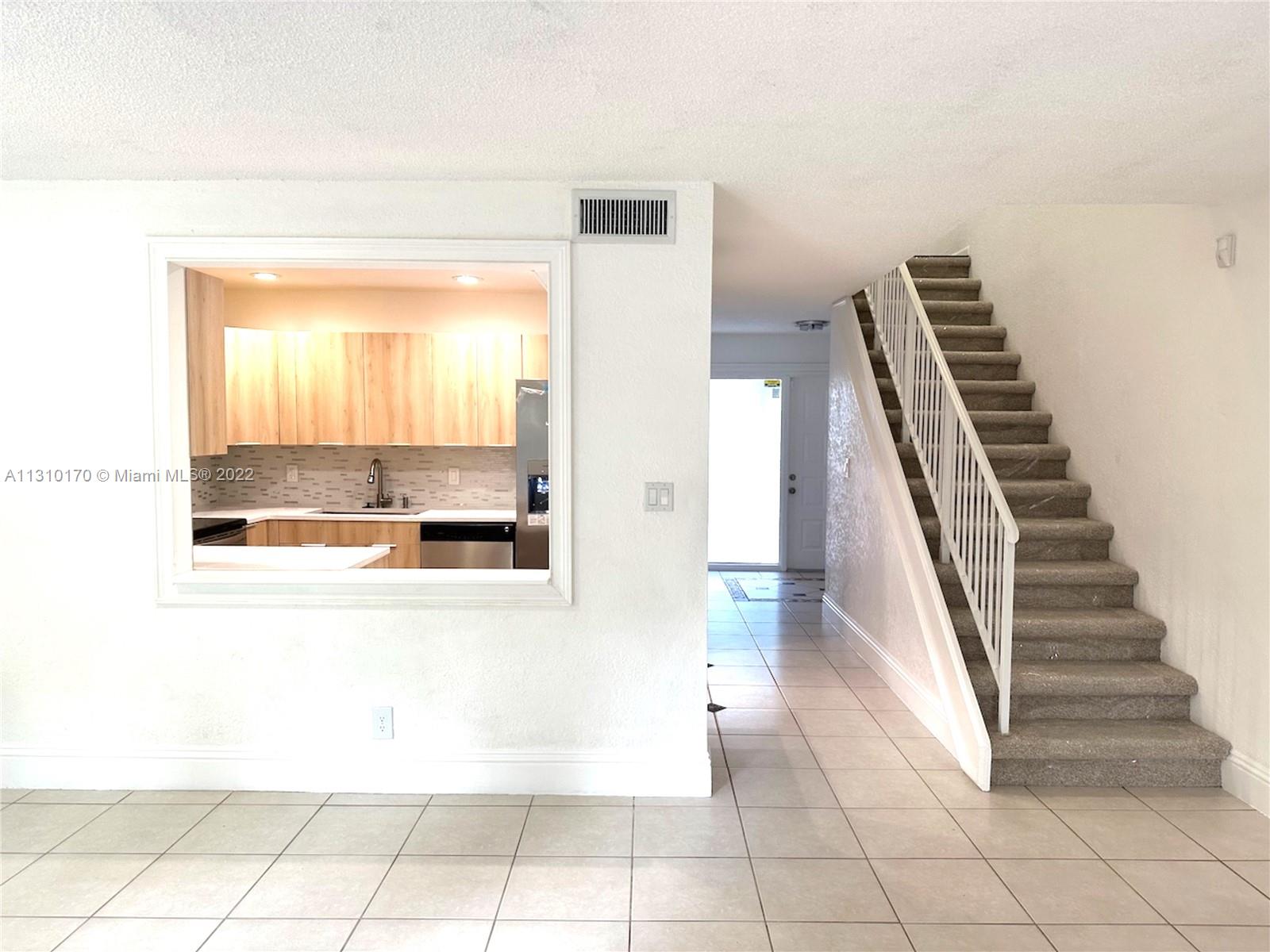 Photo 8 of 18 of listing 2904a9a7-9b6b-4d98-9a1e-da439f5e41b8 townhome