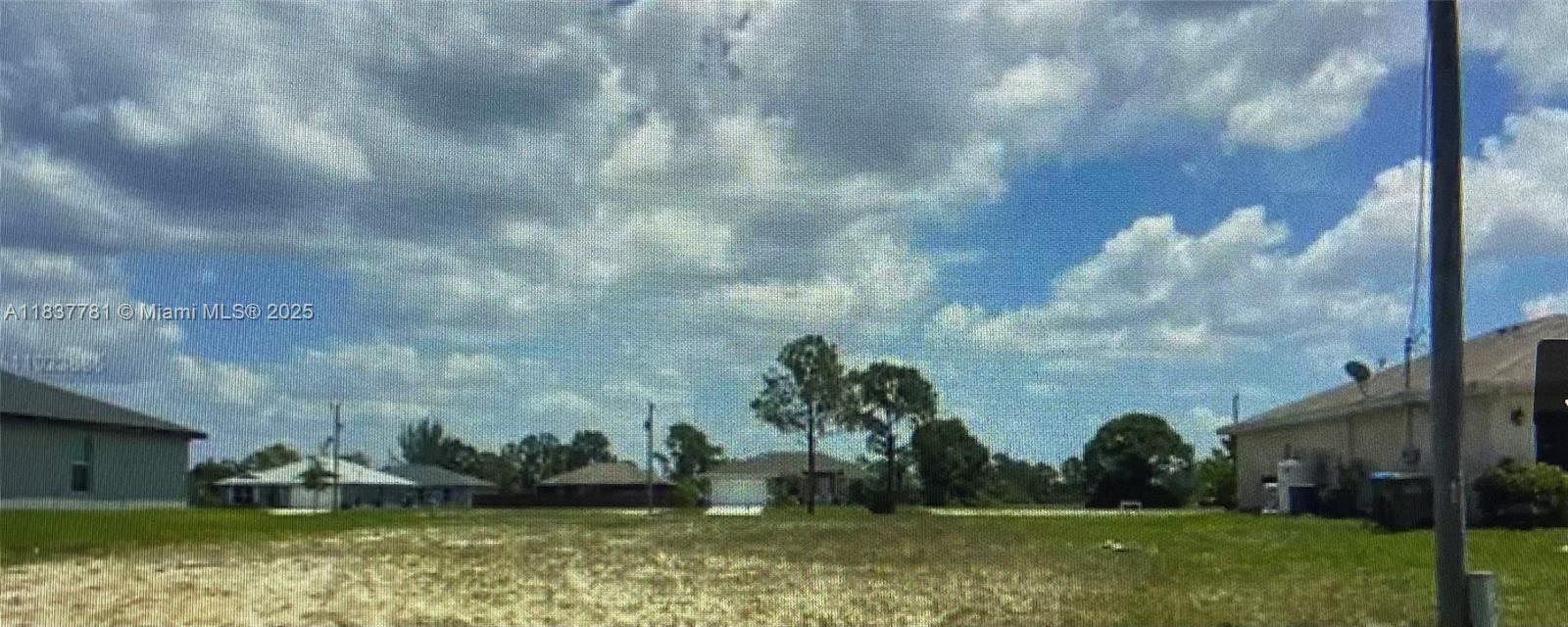 GREAT LOT TO BUILD YOUR DREAM HOME. URBANIZED AREA, SPECTACULAR LOCATION, LOTS OF NEW CONSTRUCTION ALL AROUND. VACANT LOT IN CAPE CORAL SURROUNDED BY MILLIONAIRE HOMES. MAKE AN OFFER TODAY. RESIDENTIAL LOT. DONT MAKE THIS OPPORTUNITY GO BY.