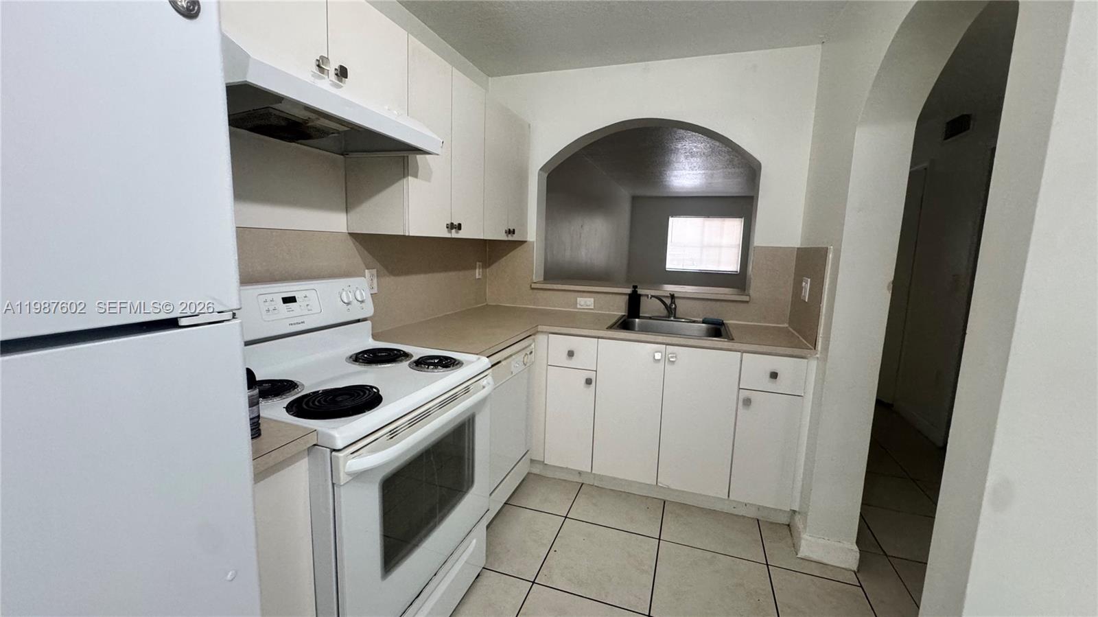 VENETIA GARDENS SOUTH CON - Residential Lease