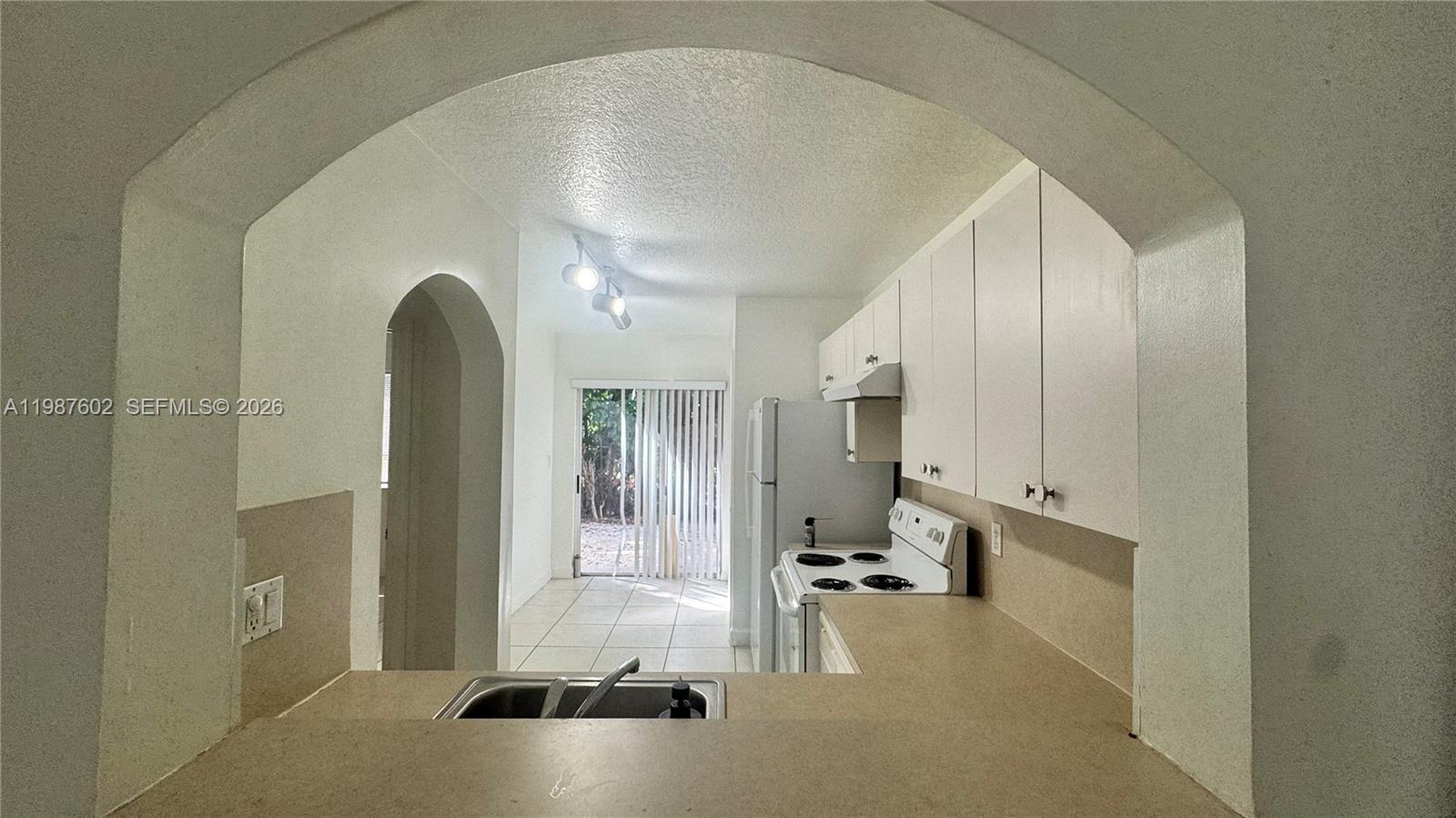 VENETIA GARDENS SOUTH CON - Residential Lease