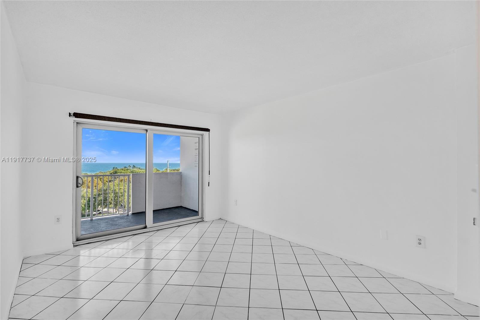 8000 CONDO - Residential