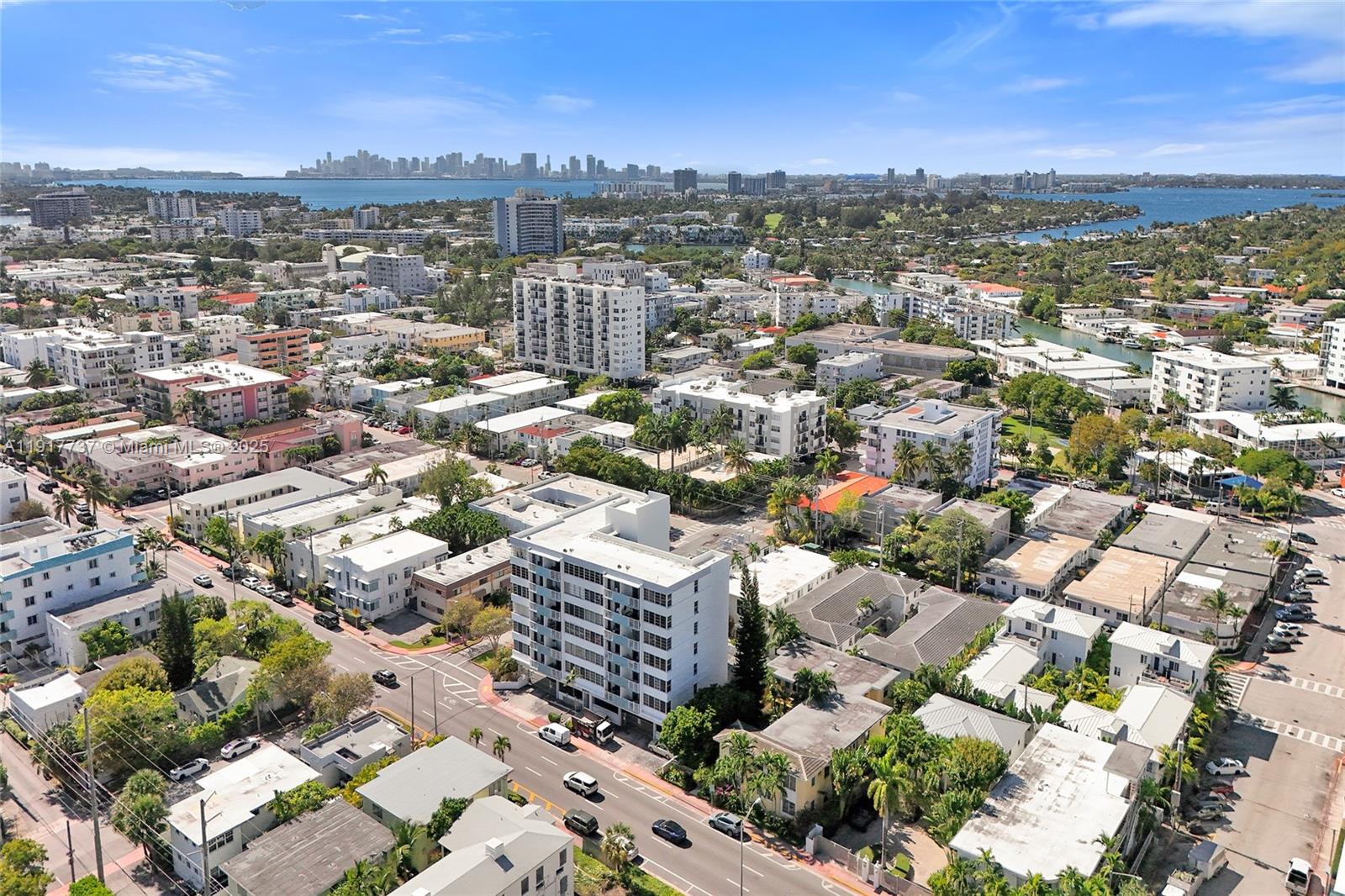 8000 CONDO - Residential