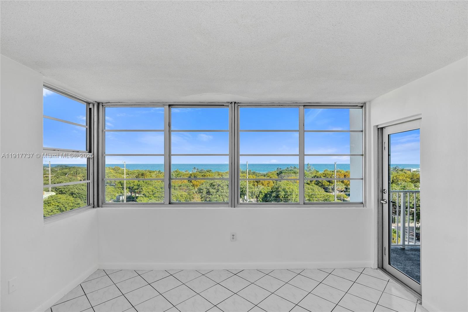 8000 CONDO - Residential