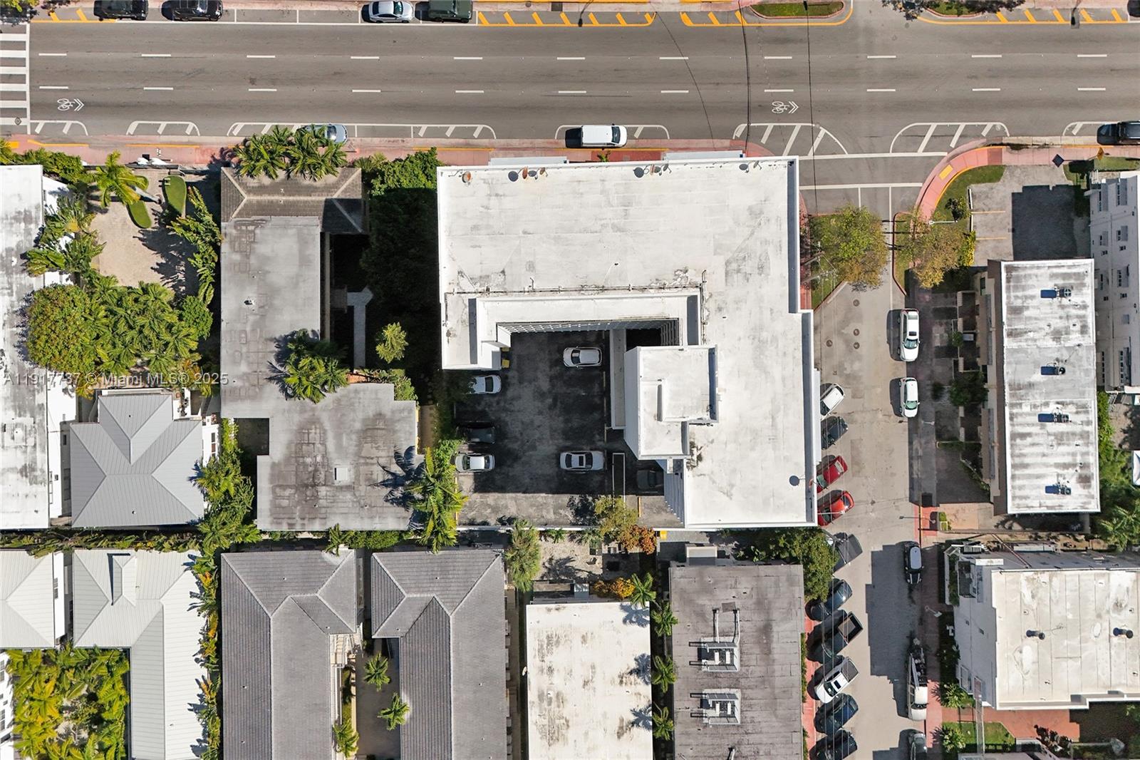 8000 CONDO - Residential