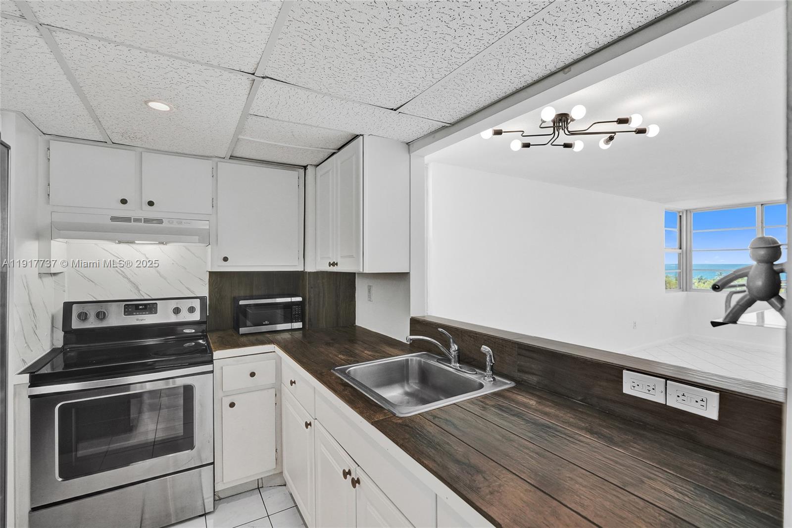 8000 CONDO - Residential