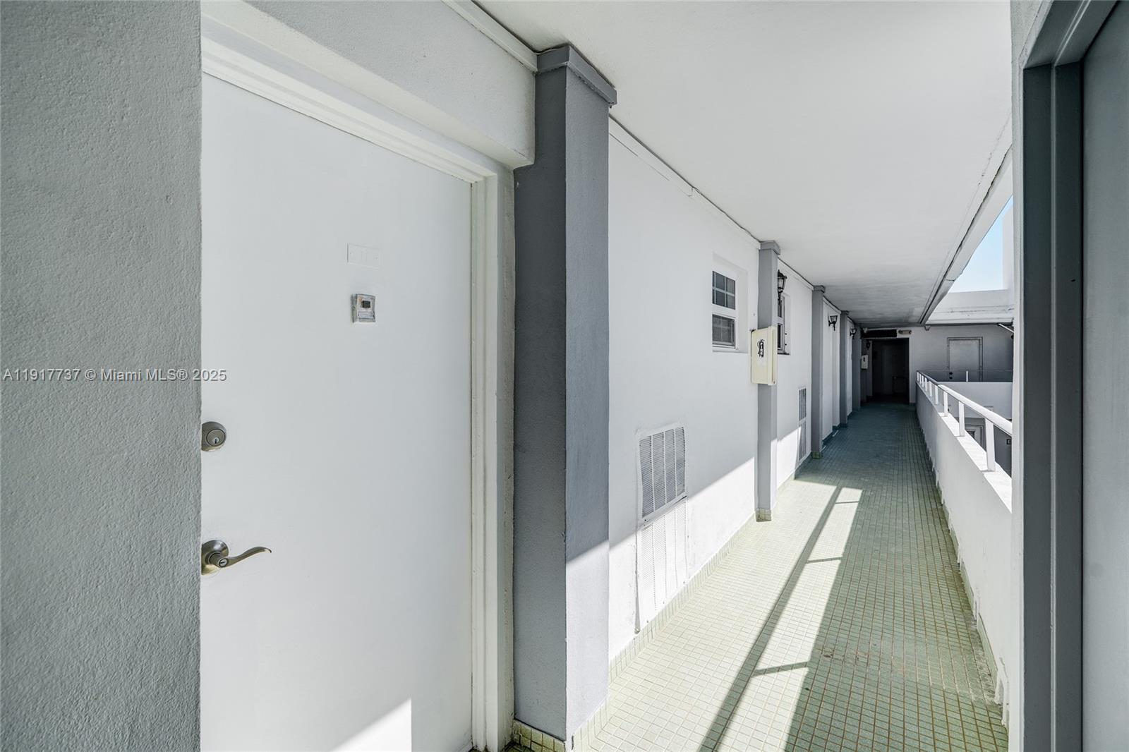 8000 CONDO - Residential