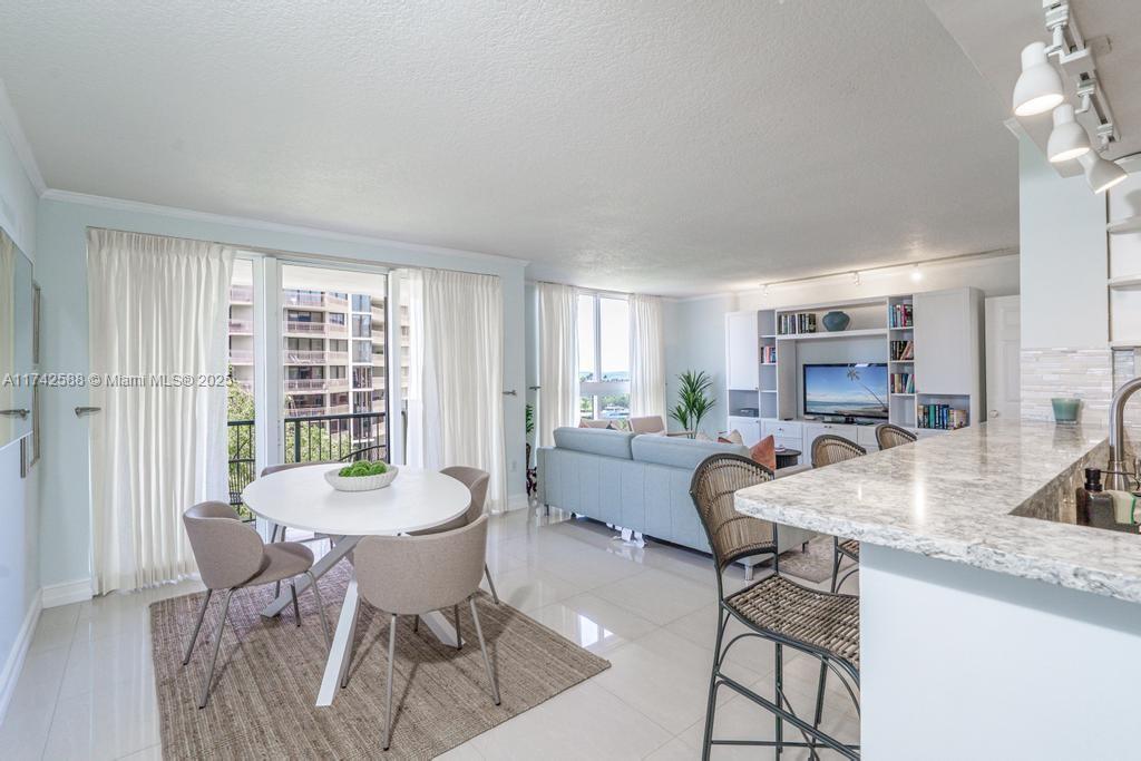 2951 S Bayshore Dr 907/909