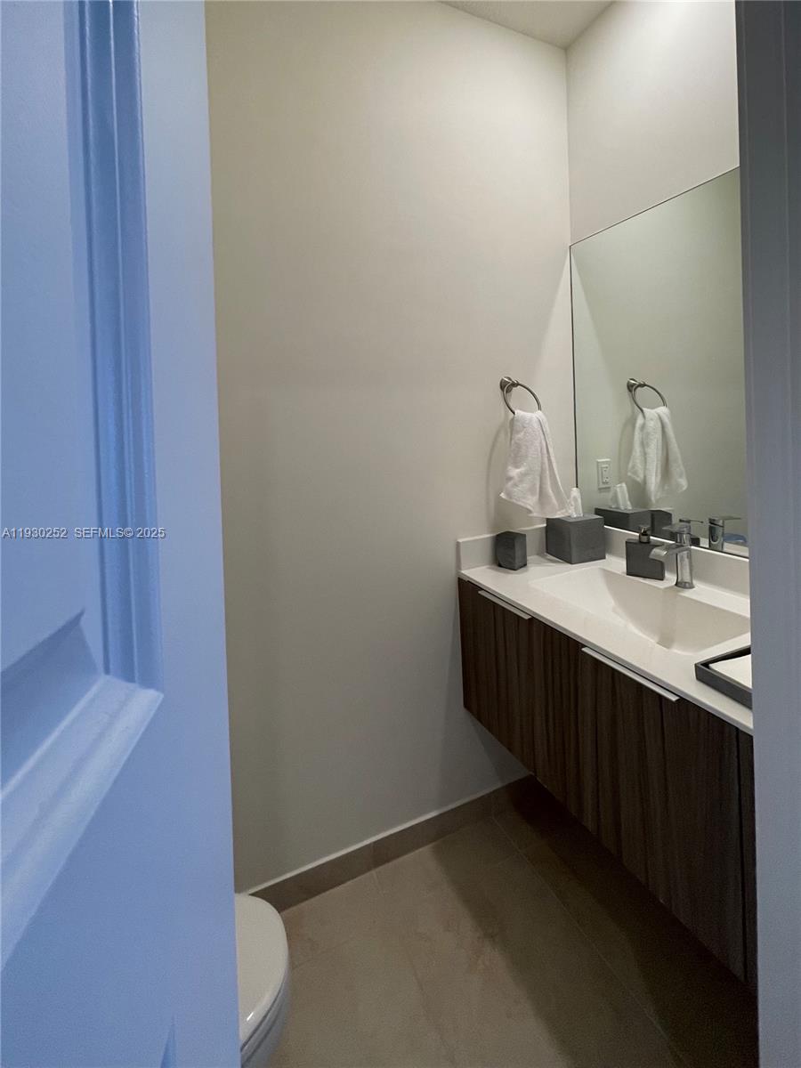 APEX AT PARK CENTRAL COND - Residential Lease