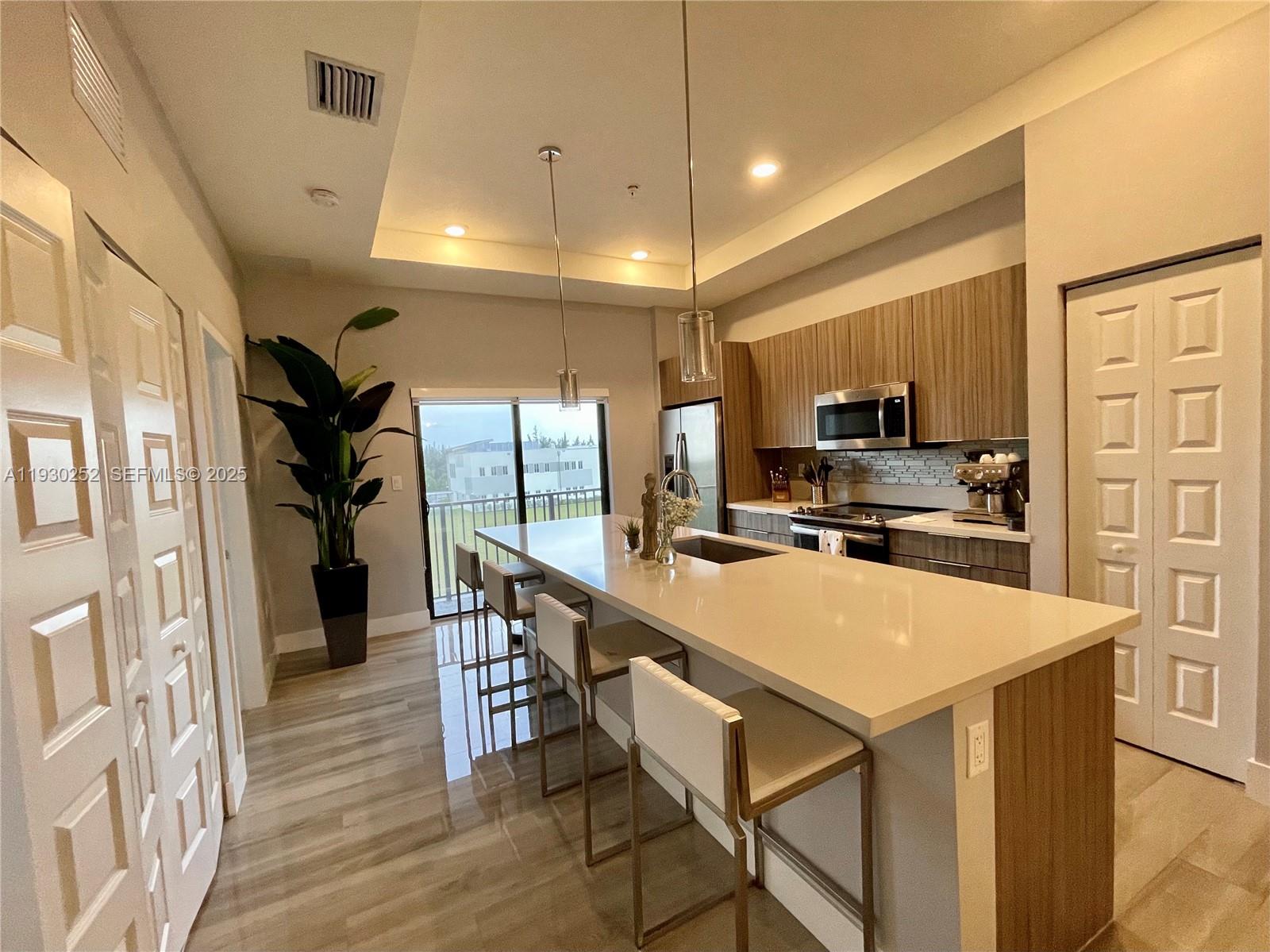 APEX AT PARK CENTRAL COND - Residential Lease