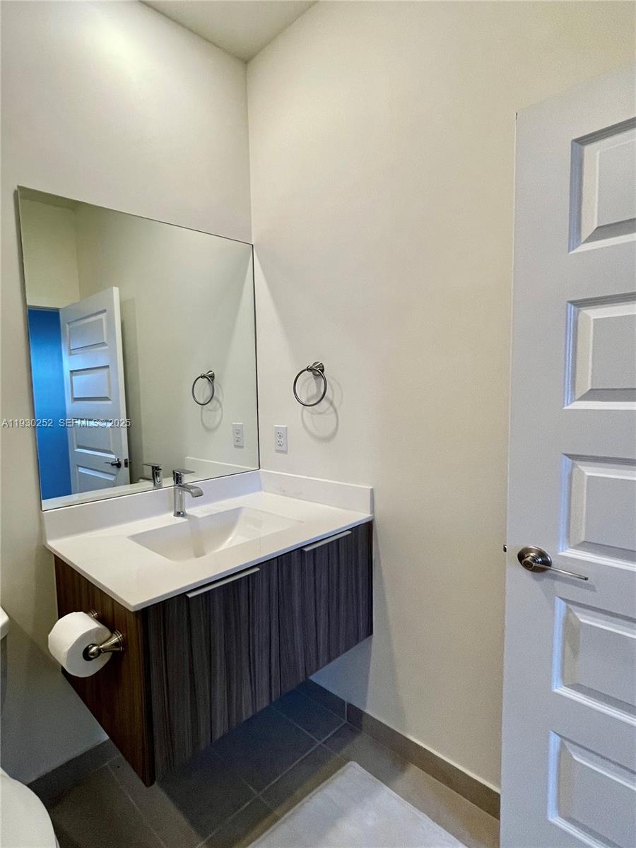 APEX AT PARK CENTRAL COND - Residential Lease