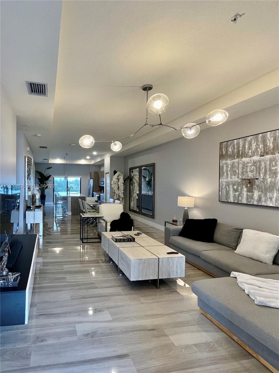 APEX AT PARK CENTRAL COND - Residential Lease