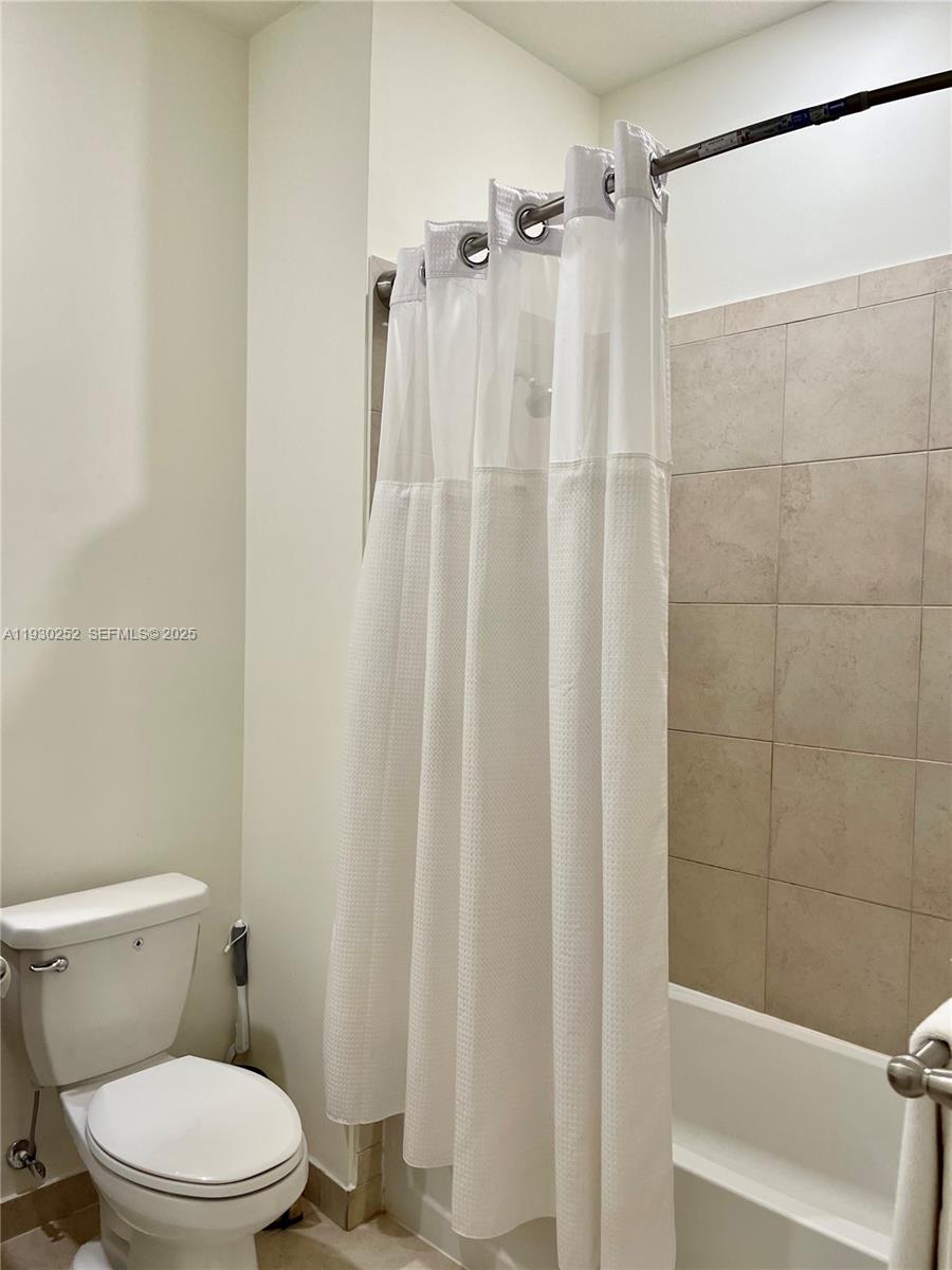 APEX AT PARK CENTRAL COND - Residential Lease