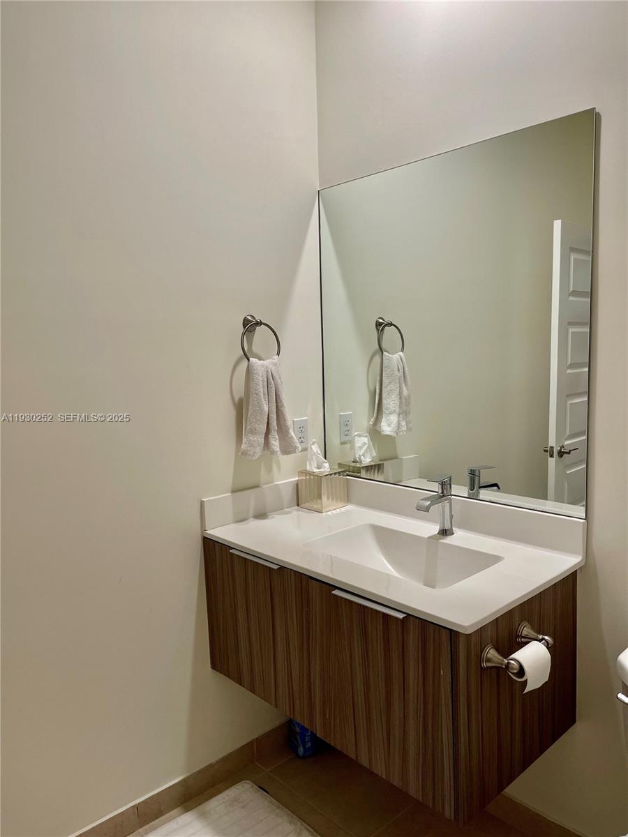 APEX AT PARK CENTRAL COND - Residential Lease