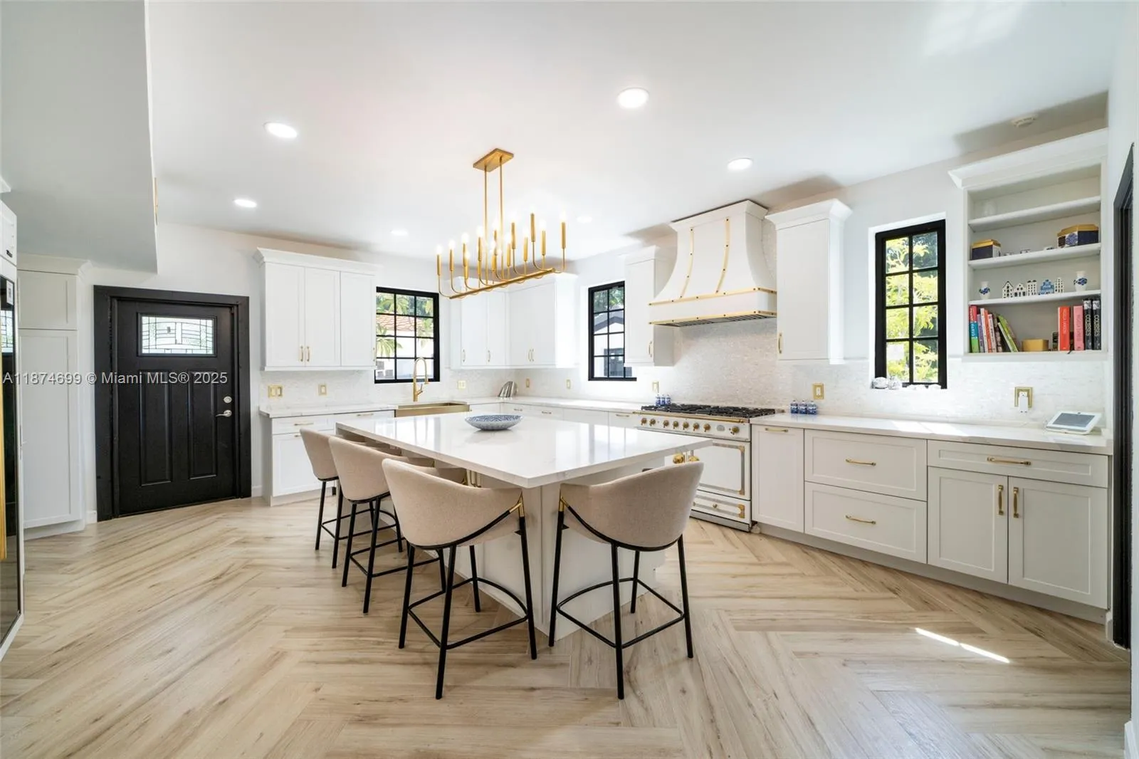 Miami Beach, Florida 33140, United States, 5 Bedrooms Bedrooms, ,5 BathroomsBathrooms,Residential,Active,206837