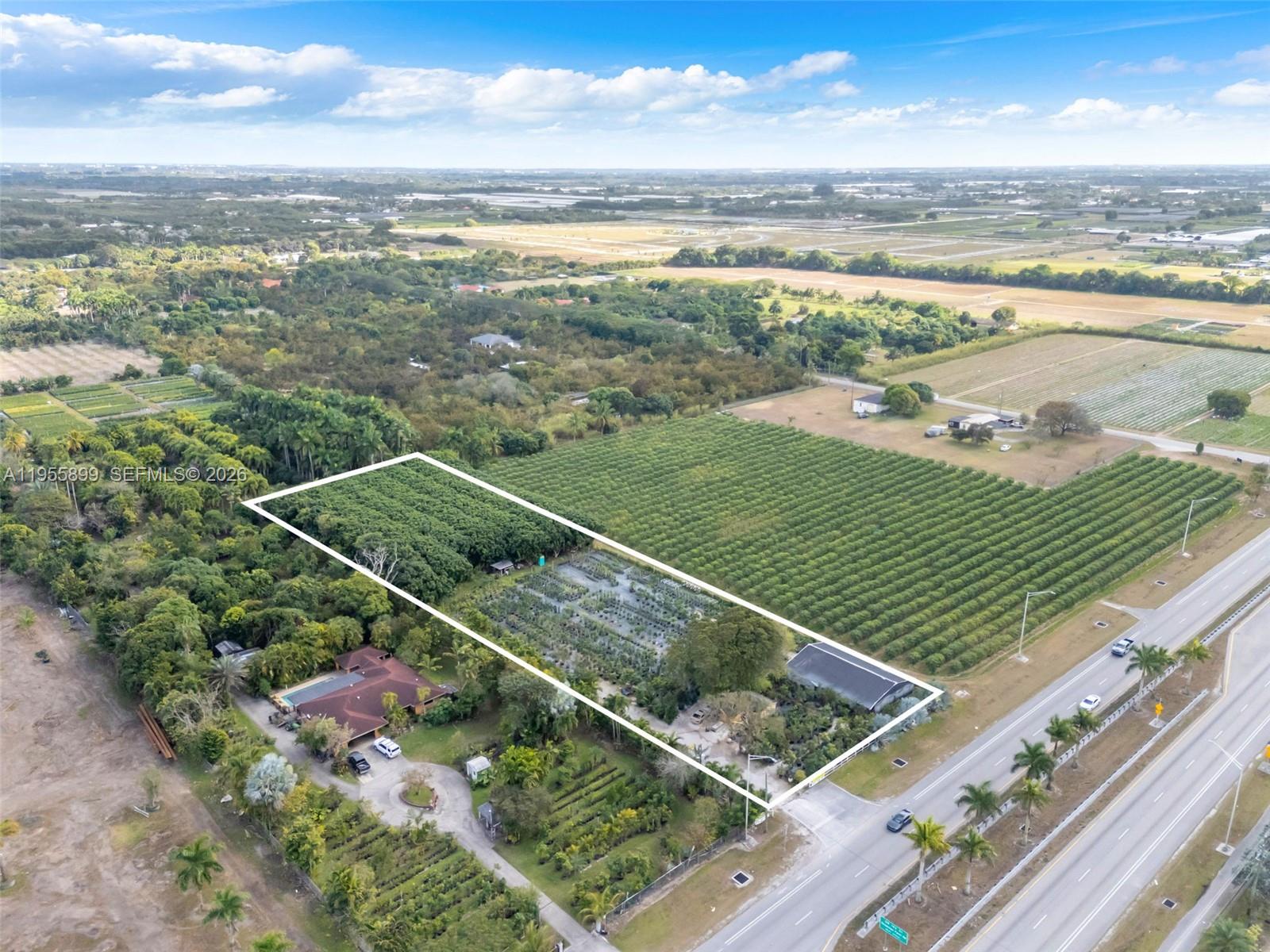 REDLAND - Commercial Sale