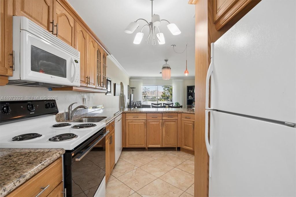 Photo of 1000 Hillcrest Ct #303, Hollywood, FL 33021 (MLS # A11973323)