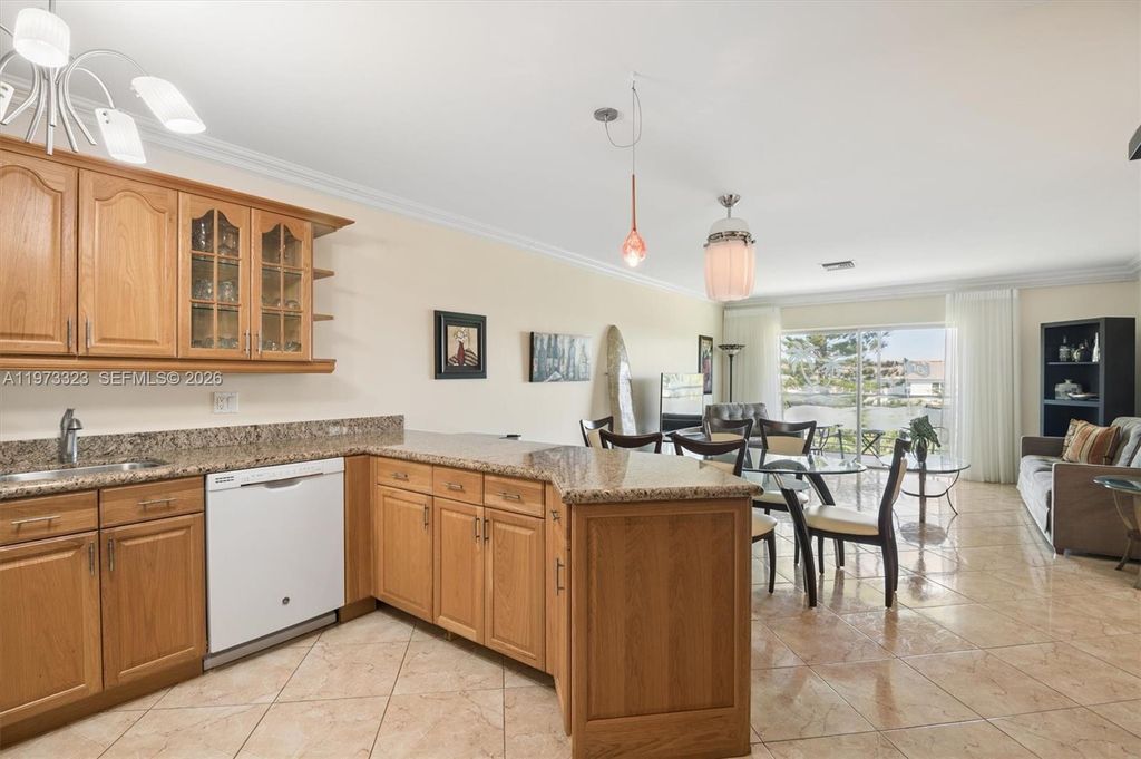 Photo of 1000 Hillcrest Ct #303, Hollywood, FL 33021 (MLS # A11973323)