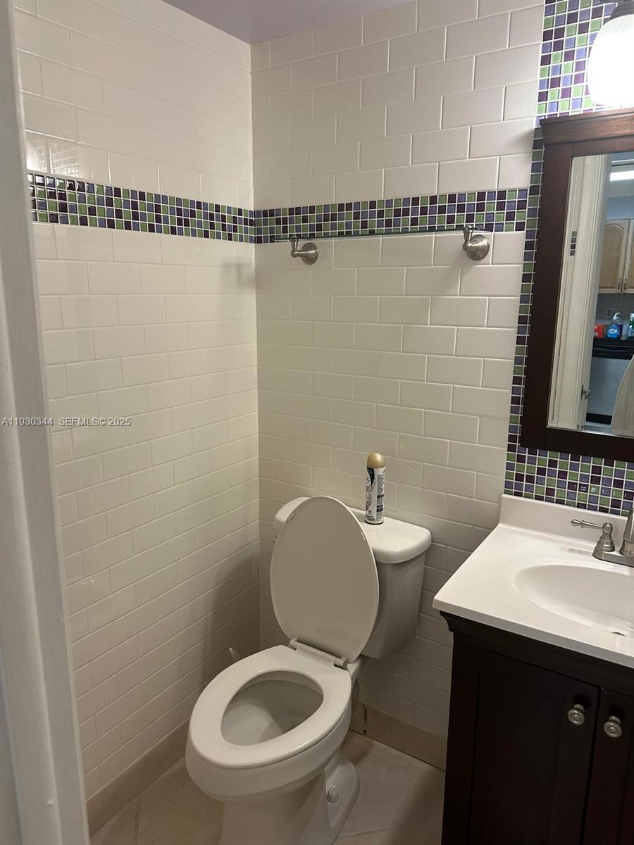 IMPERIAL TOWERS NORTH CON - Residential Lease