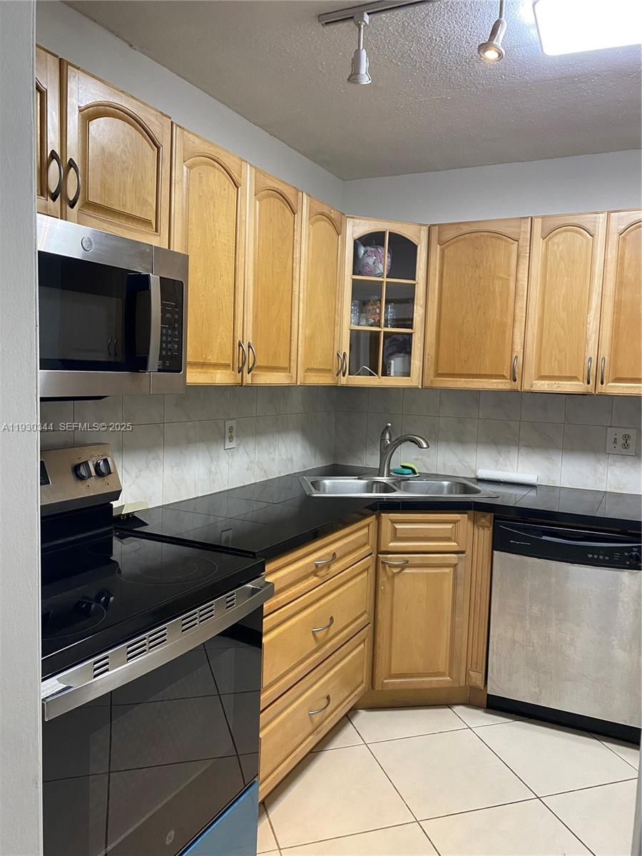 IMPERIAL TOWERS NORTH CON - Residential Lease