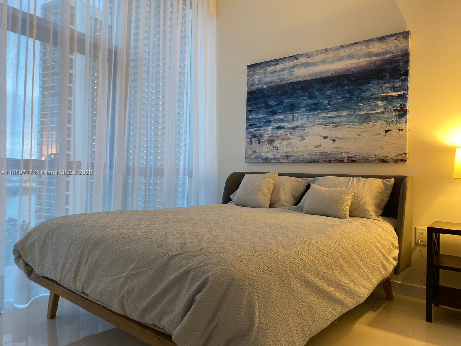 PARAMOUNT MIAMI WORLDCENT - Residential Lease