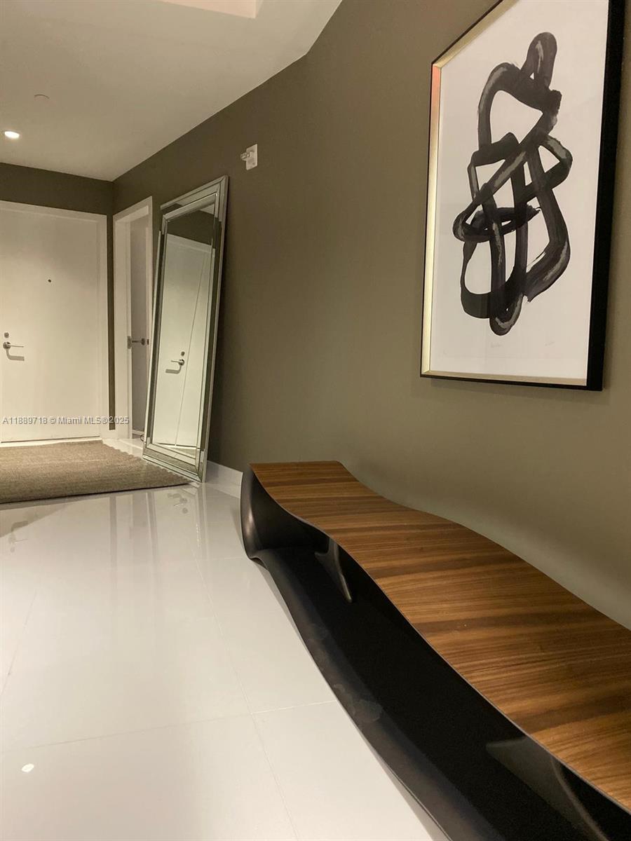 PARAMOUNT MIAMI WORLDCENT - Residential Lease