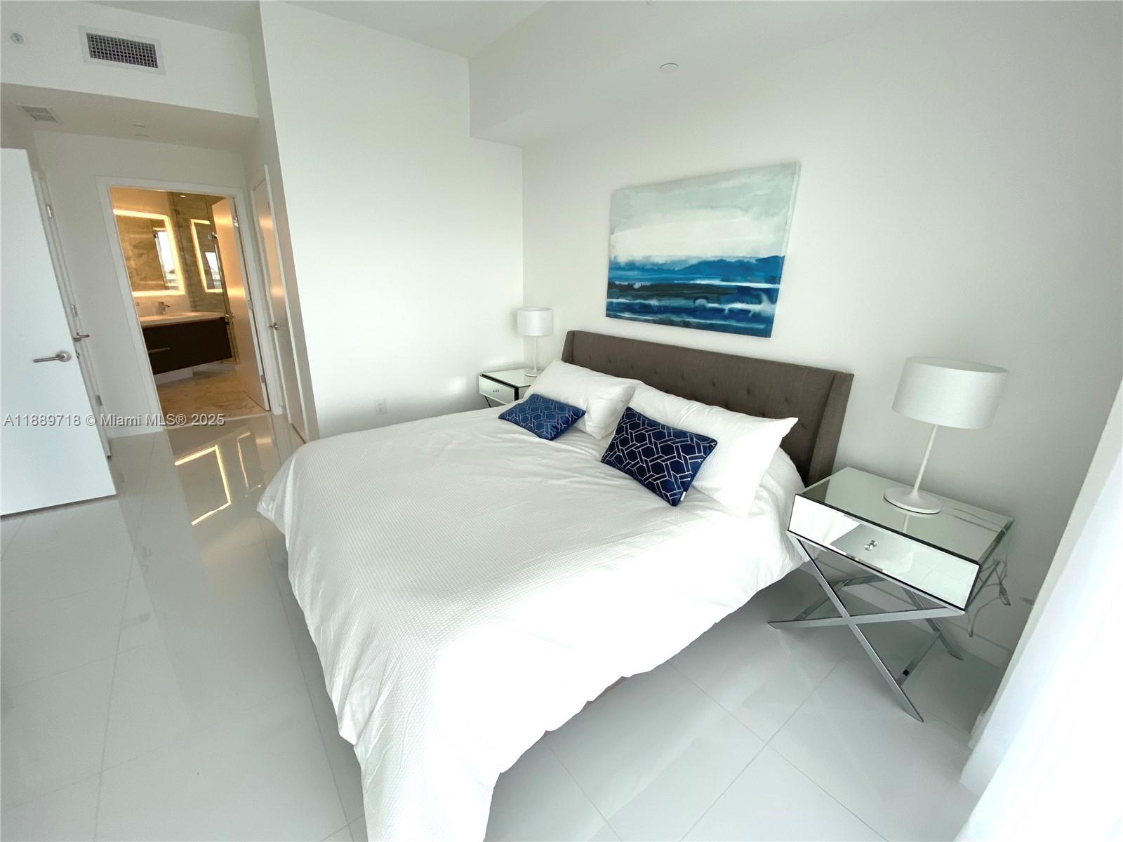 PARAMOUNT MIAMI WORLDCENT - Residential Lease