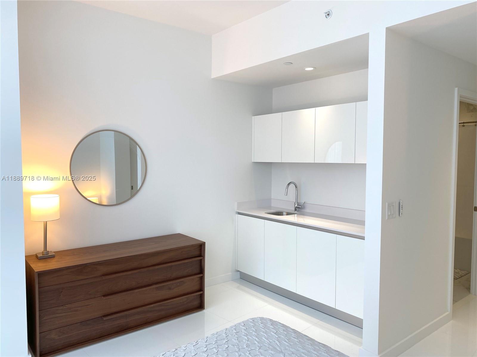PARAMOUNT MIAMI WORLDCENT - Residential Lease