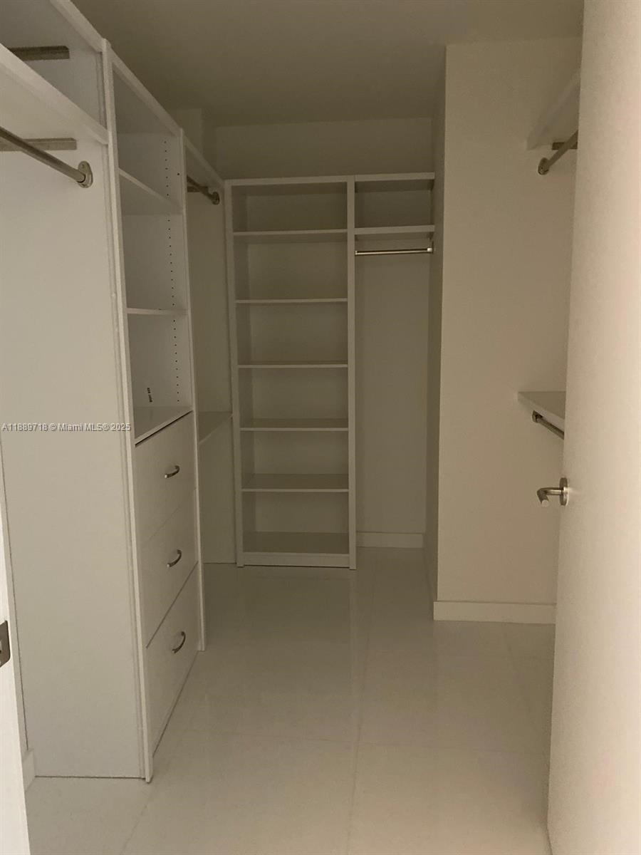 PARAMOUNT MIAMI WORLDCENT - Residential Lease