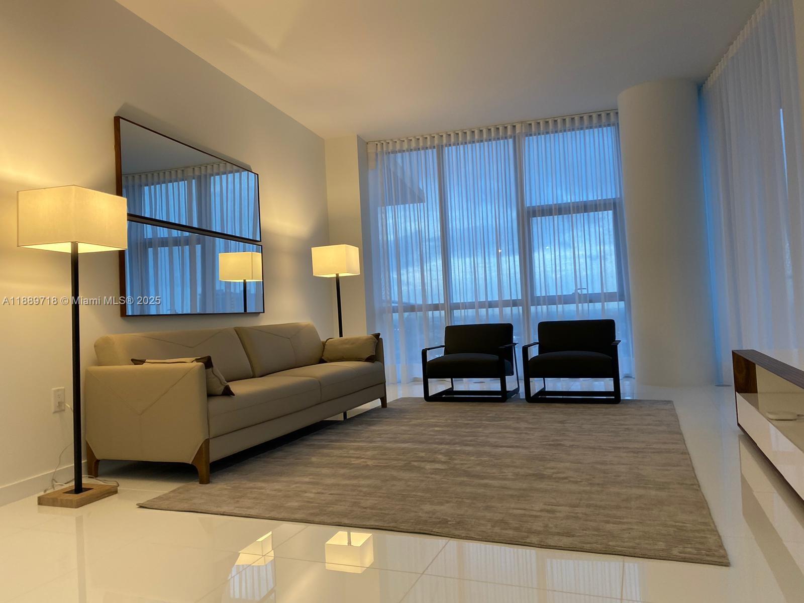 PARAMOUNT MIAMI WORLDCENT - Residential Lease