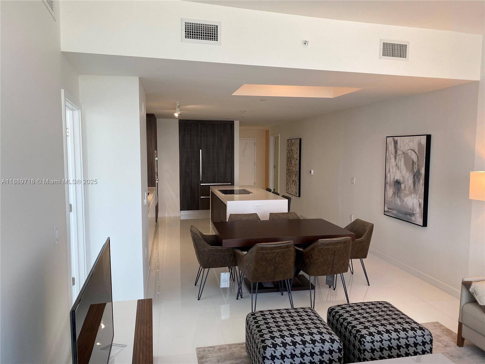 PARAMOUNT MIAMI WORLDCENT - Residential Lease
