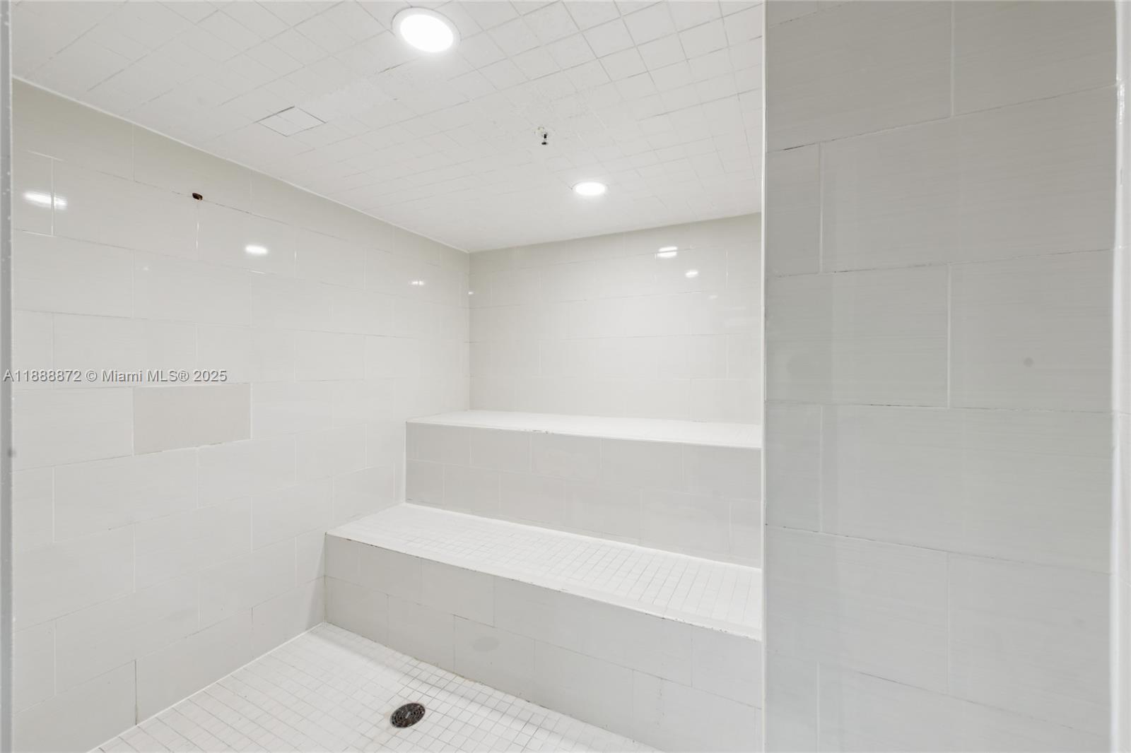 THE MUTINY CONDO - Residential