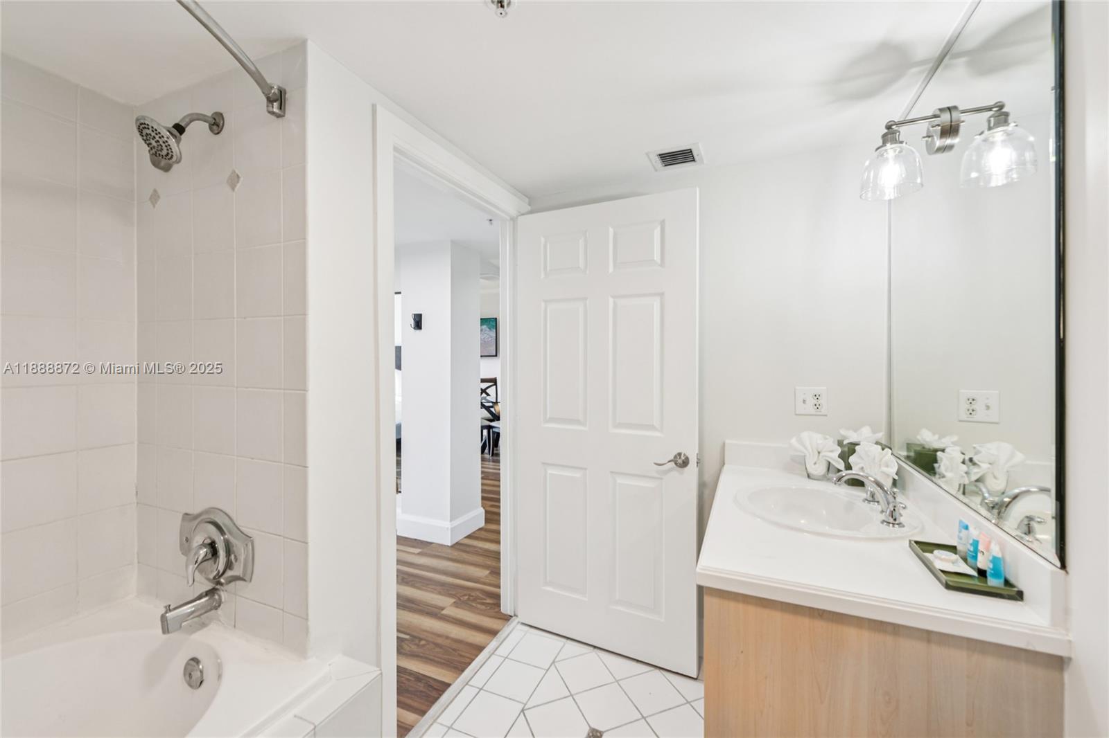 THE MUTINY CONDO - Residential