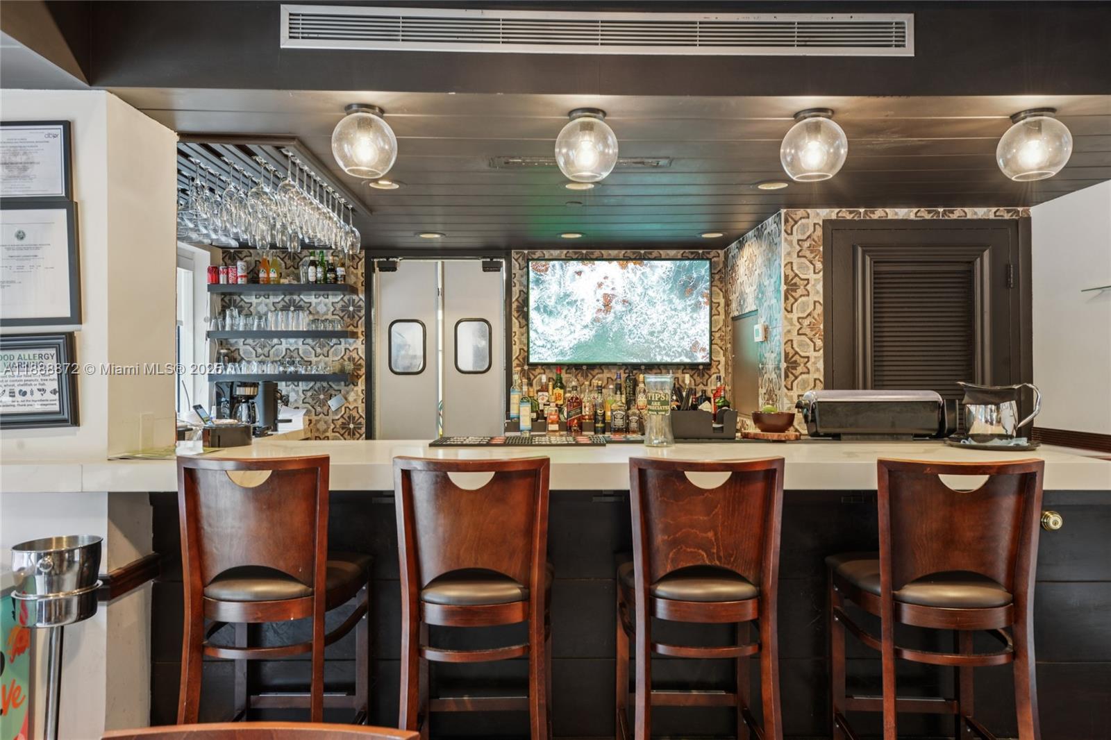 THE MUTINY CONDO - Residential