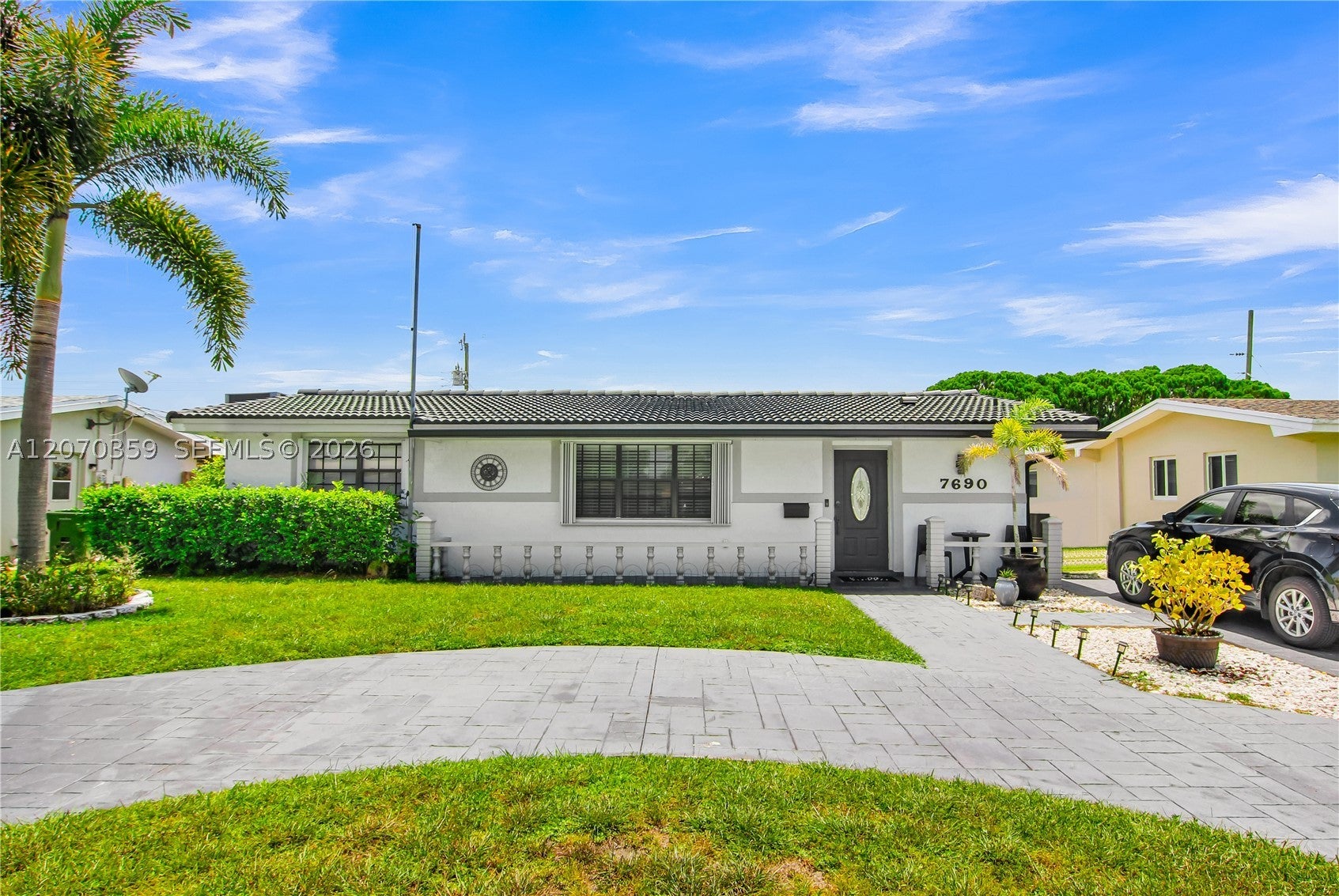 7690 NW 16th Ct, Pembroke Pines FL 33024