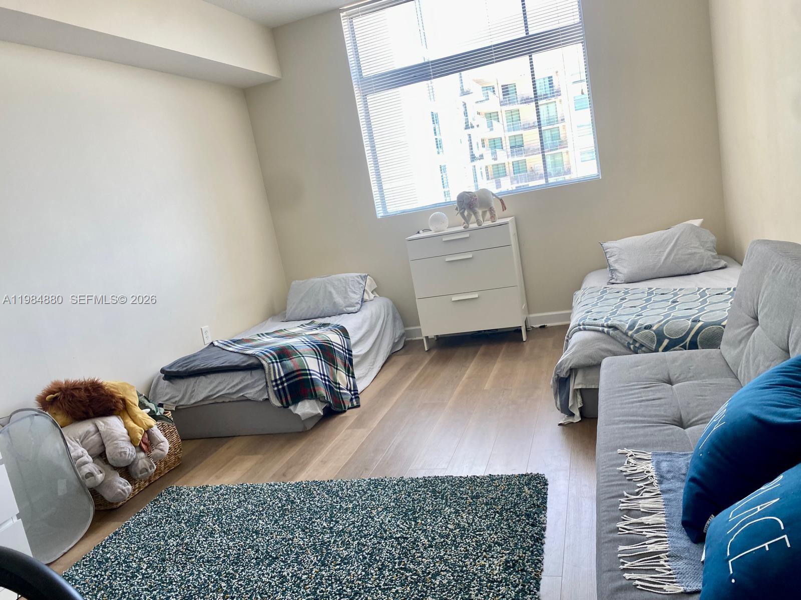 HOLLYWOOD STATION RES CON - Residential