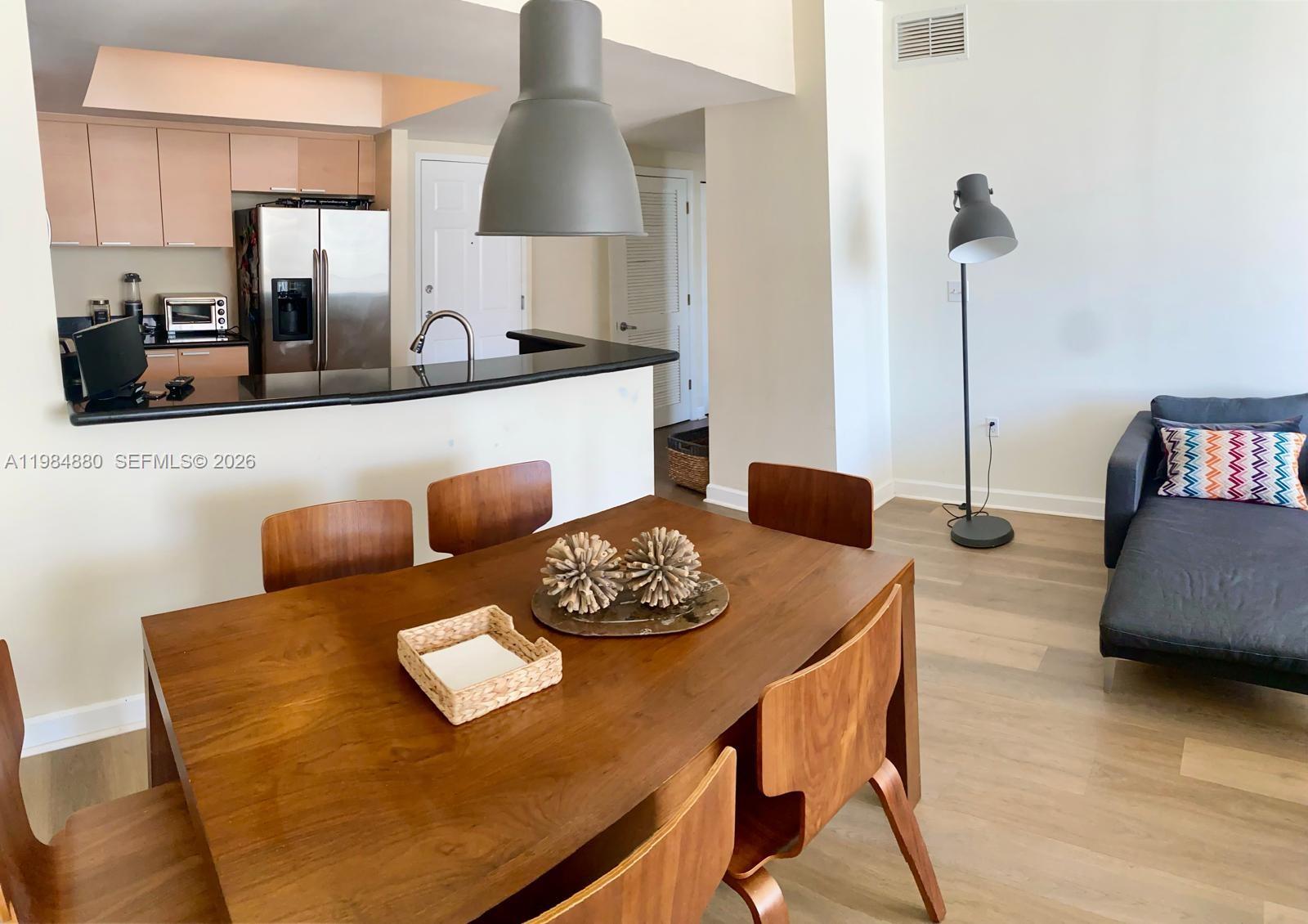 HOLLYWOOD STATION RES CON - Residential