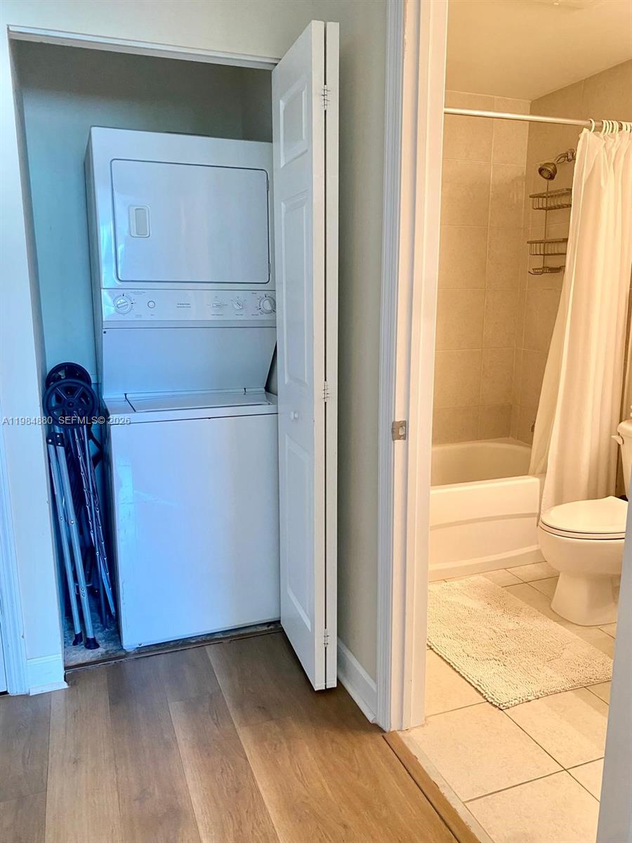 HOLLYWOOD STATION RES CON - Residential