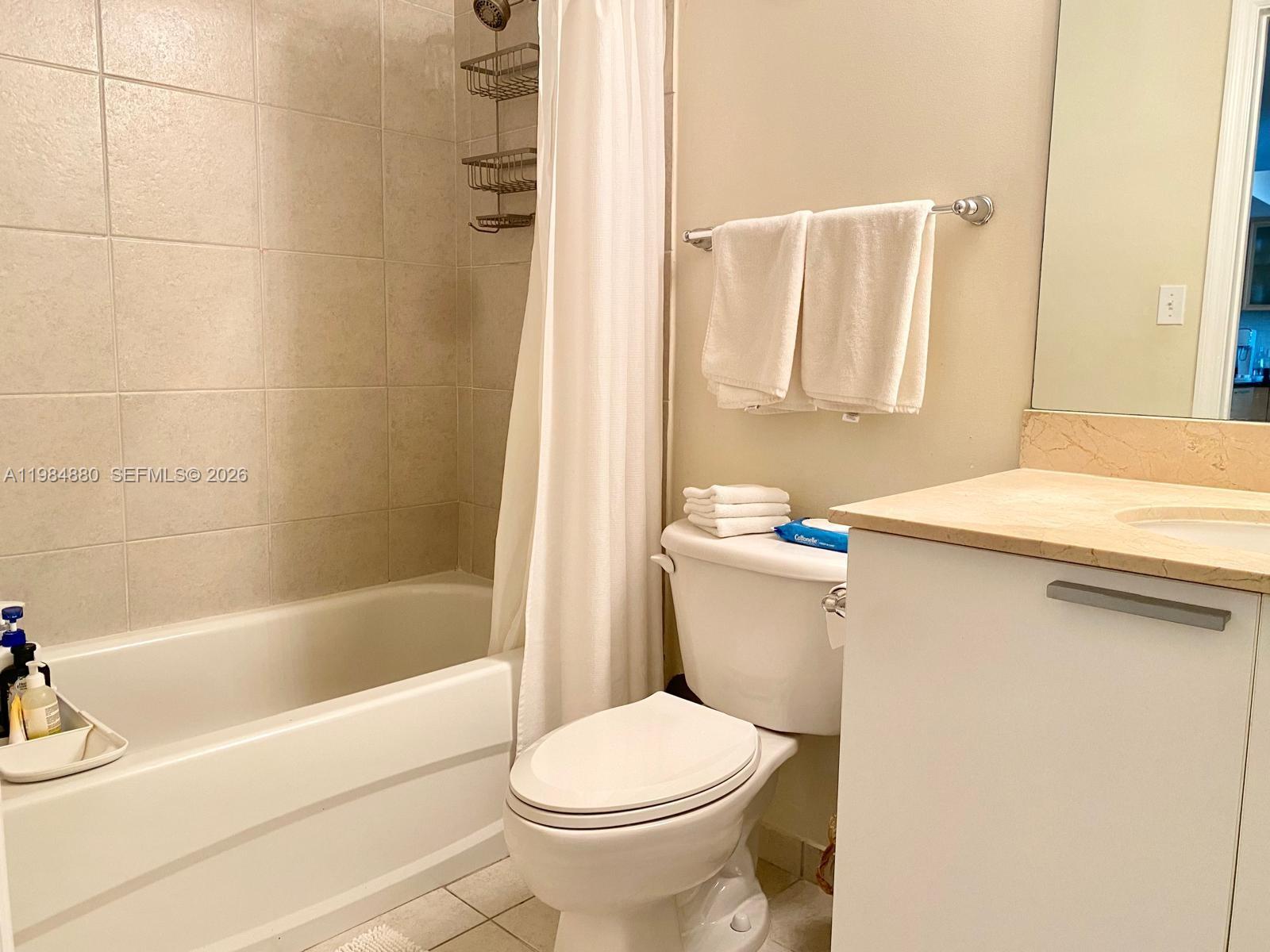 HOLLYWOOD STATION RES CON - Residential