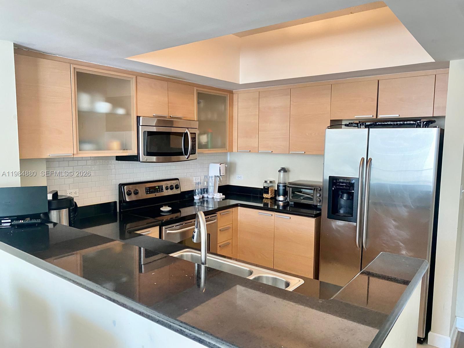 HOLLYWOOD STATION RES CON - Residential