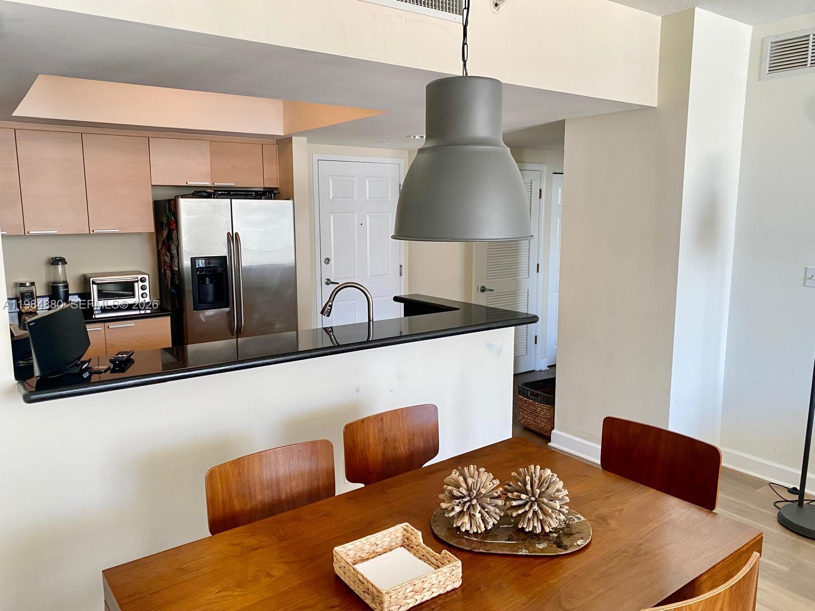 HOLLYWOOD STATION RES CON - Residential