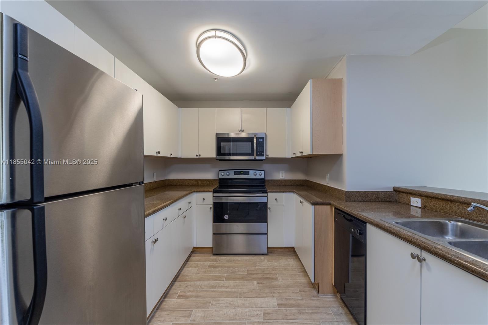 SHAMROCK BY THE GABLES CO - Residential Lease