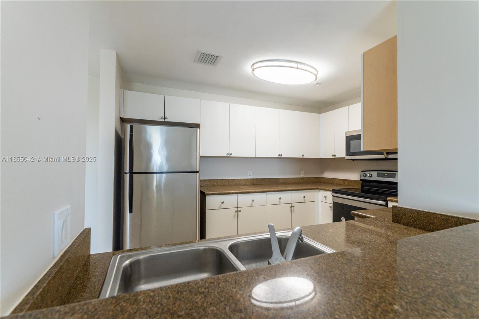 SHAMROCK BY THE GABLES CO - Residential Lease