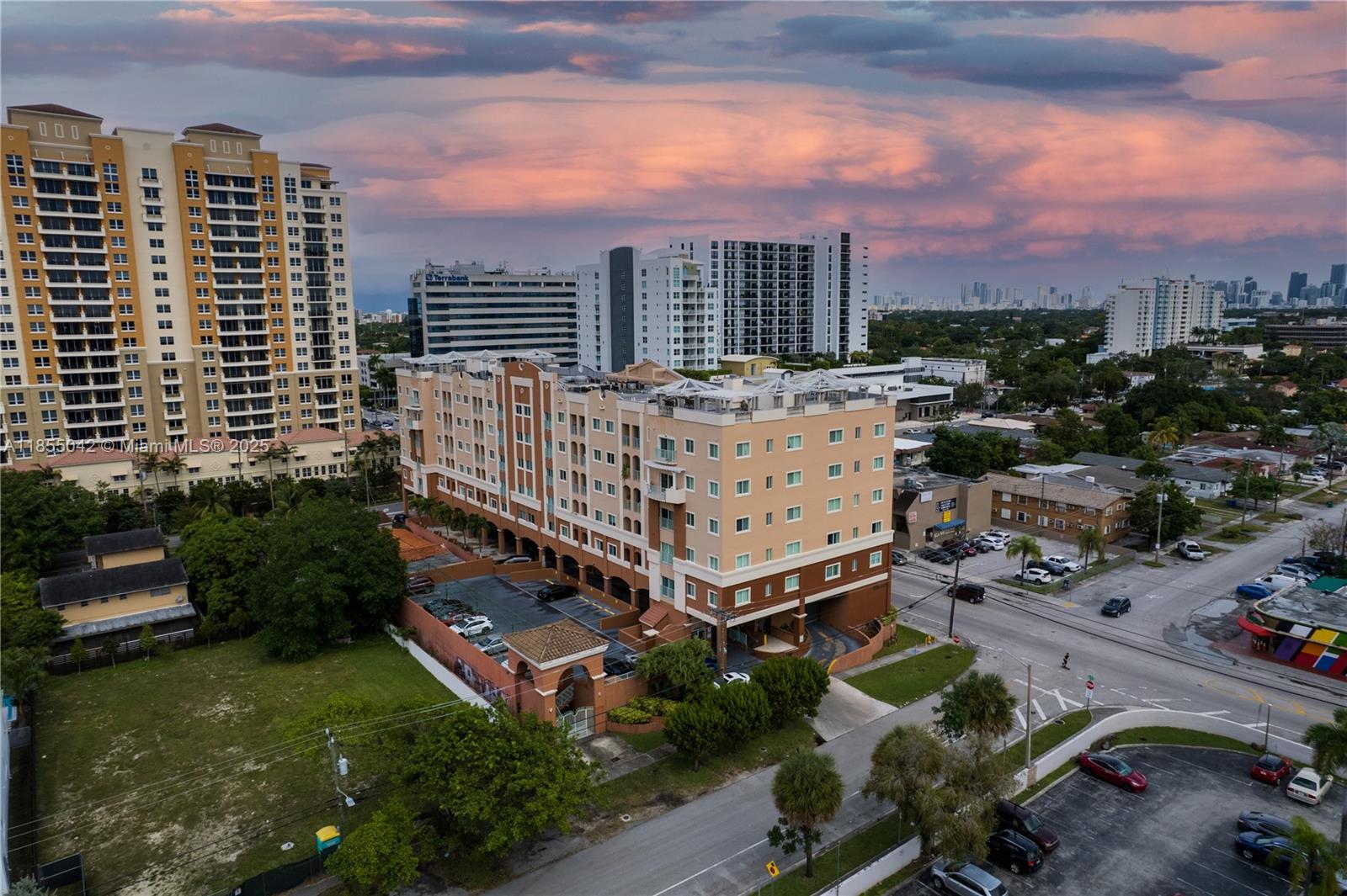 SHAMROCK BY THE GABLES CO - Residential Lease